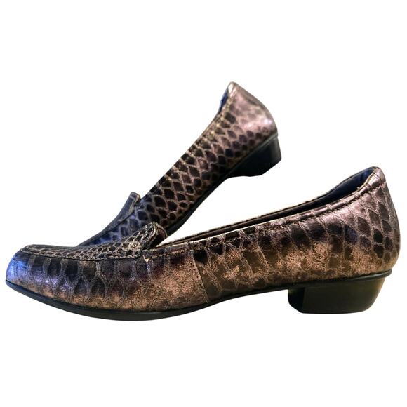 Clarks Cushion Loafer Women 7 Patent Leather Alligator Look Brown-Goldish Color - Picture 3 of 7